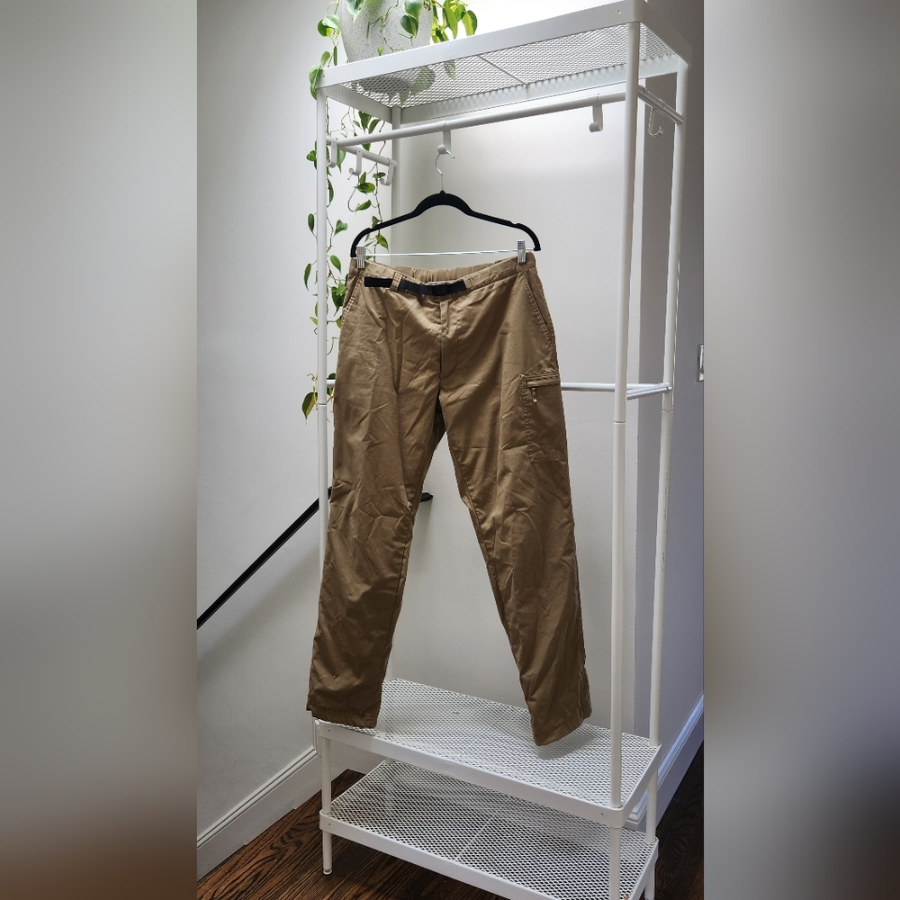 Uniqlo Men's Cargo Pants in Tan
